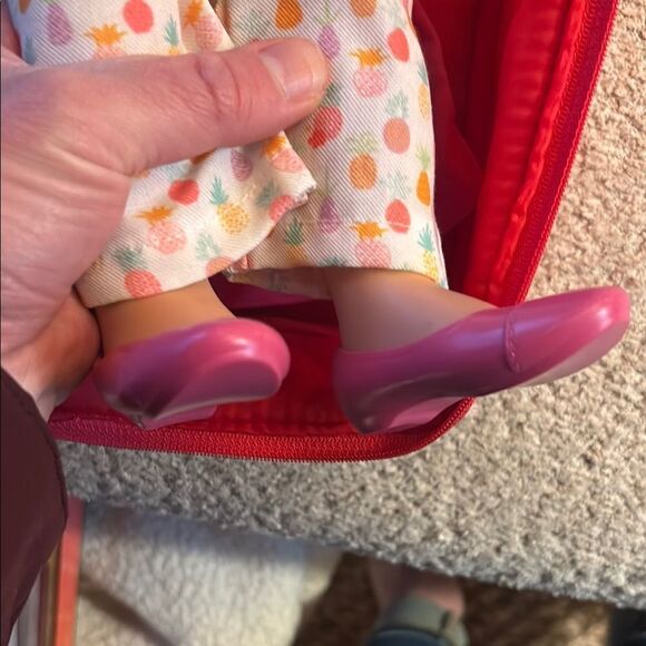 OG Doll with carrying case backpack 🎒 and Colorful Outfit - Picture 5 of 14